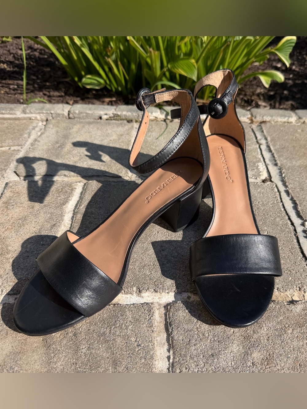 Bernardo Belinda block heel ankle strap leather sandal in black, 9.5, worn once!